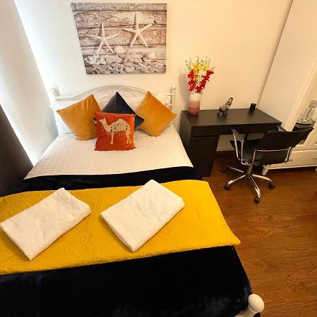 London Stratford Luxury House, 5 Minutes Walk Station, Westfield, 3 Bedrooms 3 Bathrooms, Reception, Garden, Parking Exterior photo
