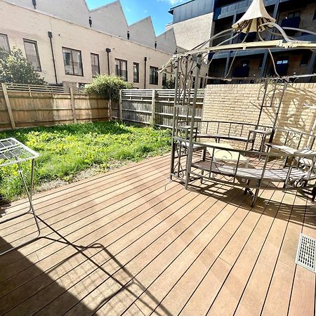 London Stratford Luxury House, 5 Minutes Walk Station, Westfield, 3 Bedrooms 3 Bathrooms, Reception, Garden, Parking Exterior photo
