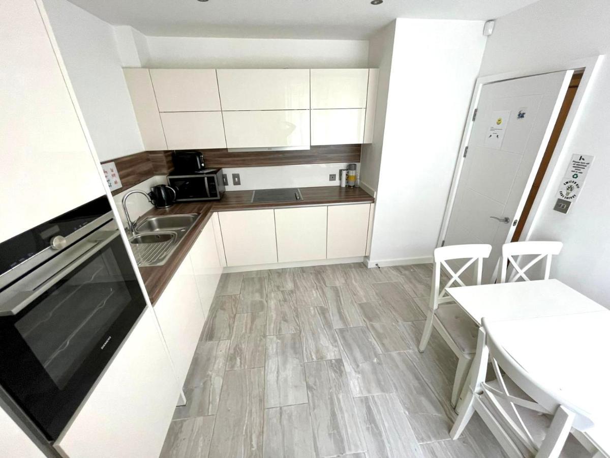 London Stratford Luxury House, 5 Minutes Walk Station, Westfield, 3 Bedrooms 3 Bathrooms, Reception, Garden, Parking Exterior photo