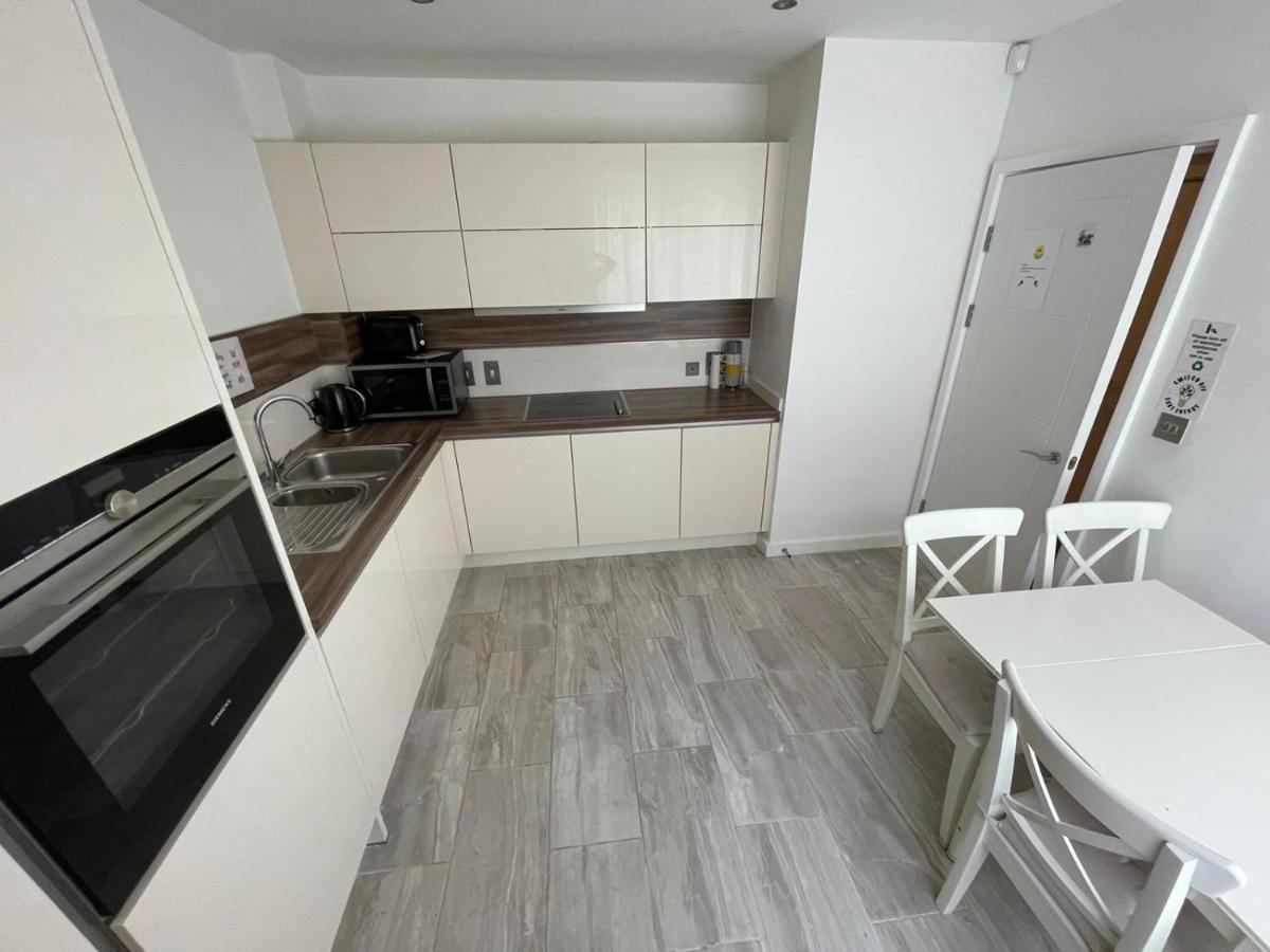 London Stratford Luxury House, 5 Minutes Walk Station, Westfield, 3 Bedrooms 3 Bathrooms, Reception, Garden, Parking Exterior photo