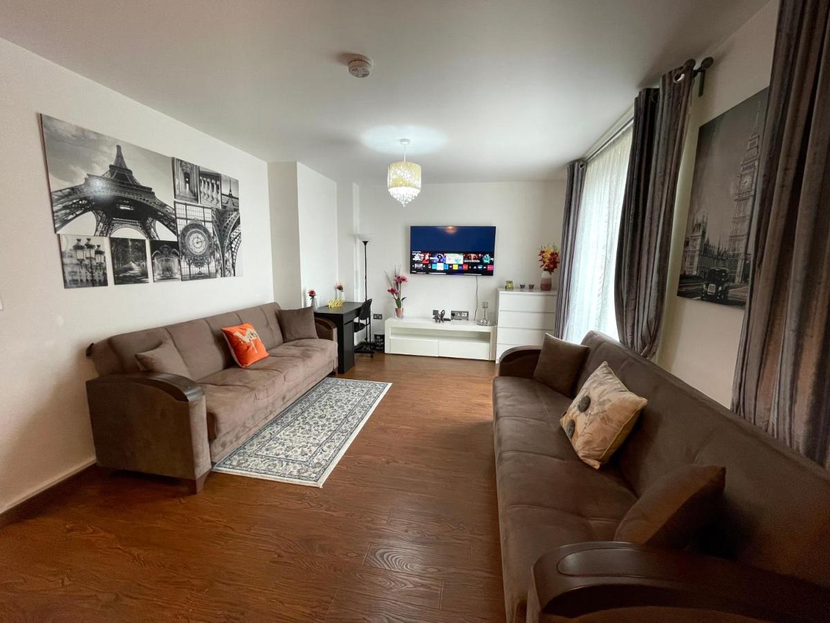 London Stratford Luxury House, 5 Minutes Walk Station, Westfield, 3 Bedrooms 3 Bathrooms, Reception, Garden, Parking Exterior photo