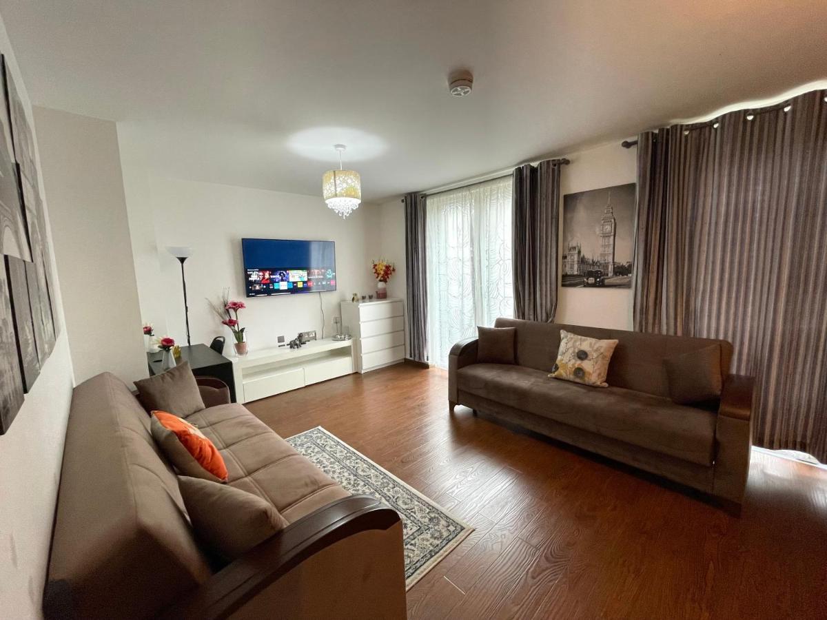 London Stratford Luxury House, 5 Minutes Walk Station, Westfield, 3 Bedrooms 3 Bathrooms, Reception, Garden, Parking Exterior photo