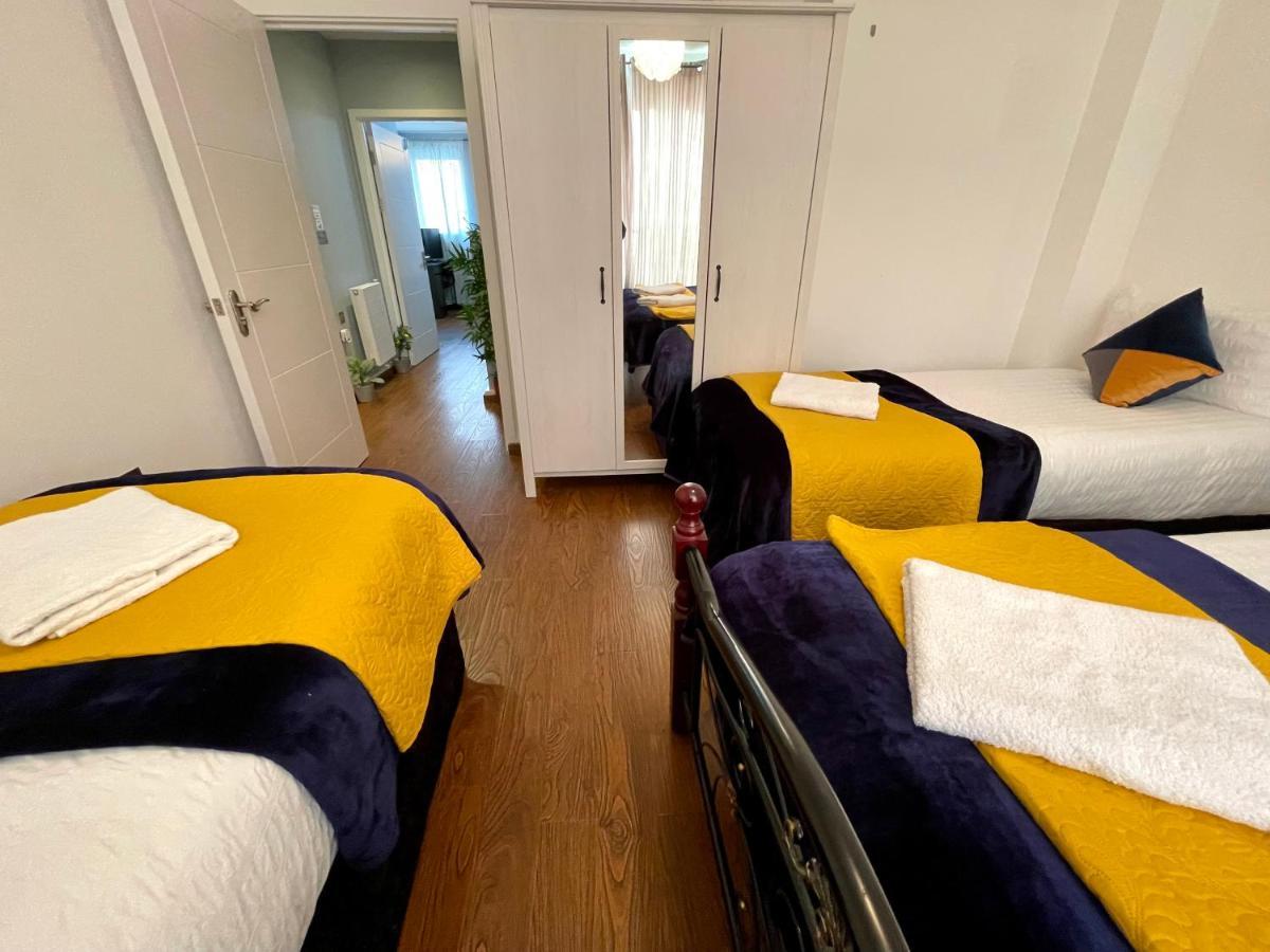 London Stratford Luxury House, 5 Minutes Walk Station, Westfield, 3 Bedrooms 3 Bathrooms, Reception, Garden, Parking Exterior photo