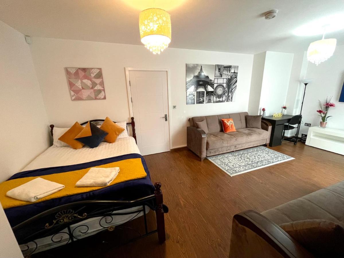 London Stratford Luxury House, 5 Minutes Walk Station, Westfield, 3 Bedrooms 3 Bathrooms, Reception, Garden, Parking Exterior photo