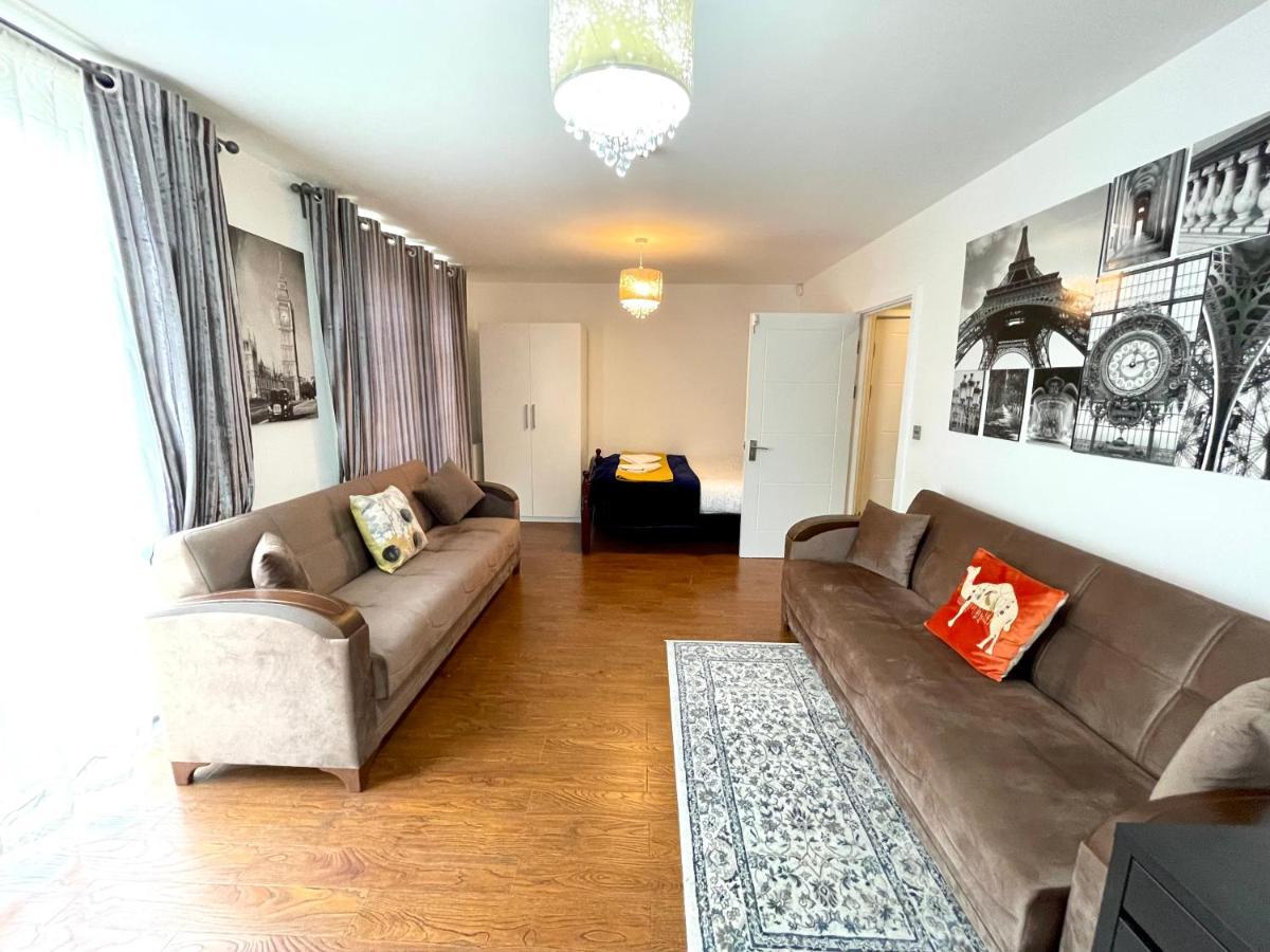 London Stratford Luxury House, 5 Minutes Walk Station, Westfield, 3 Bedrooms 3 Bathrooms, Reception, Garden, Parking Exterior photo
