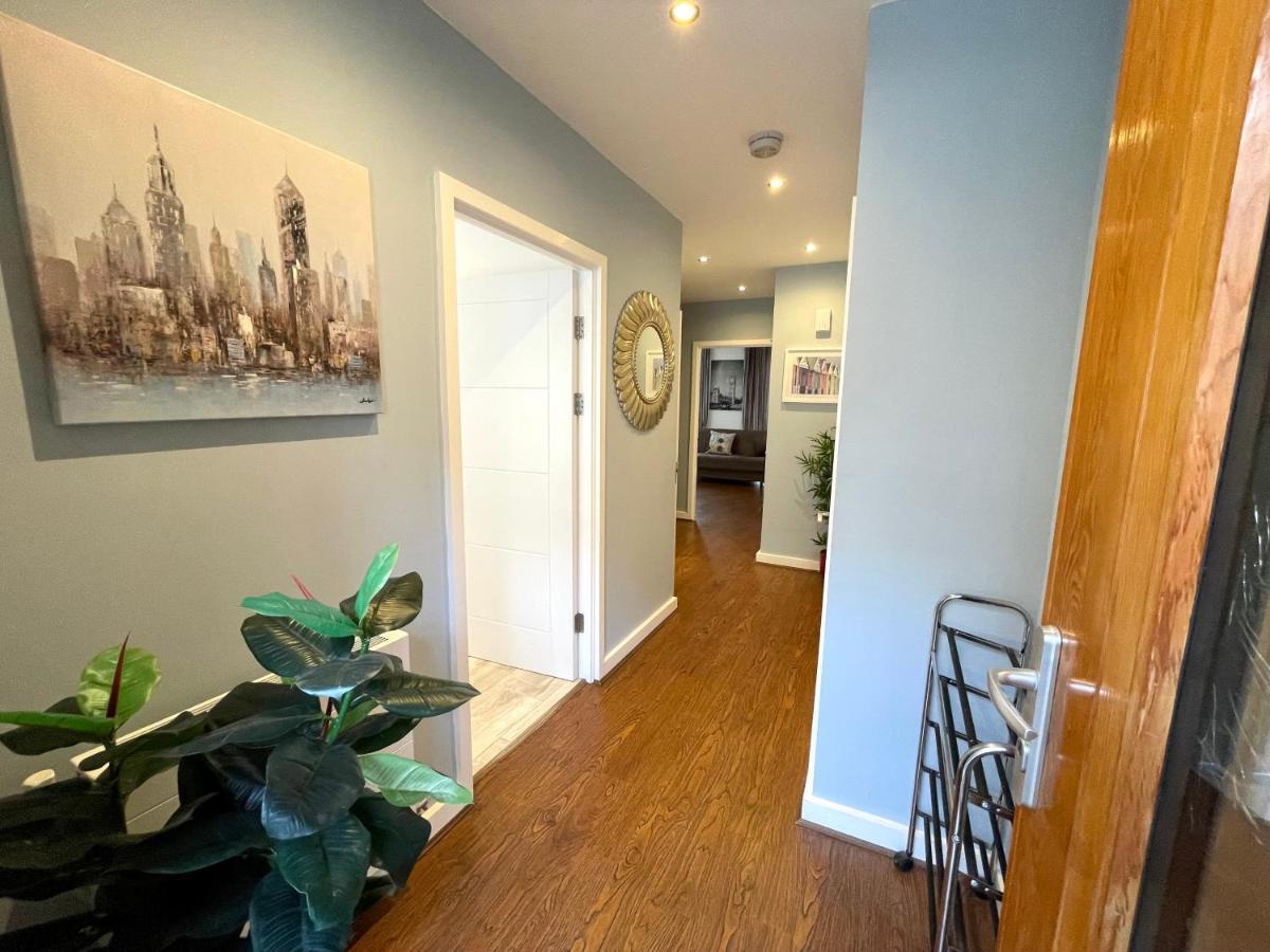 London Stratford Luxury House, 5 Minutes Walk Station, Westfield, 3 Bedrooms 3 Bathrooms, Reception, Garden, Parking Exterior photo