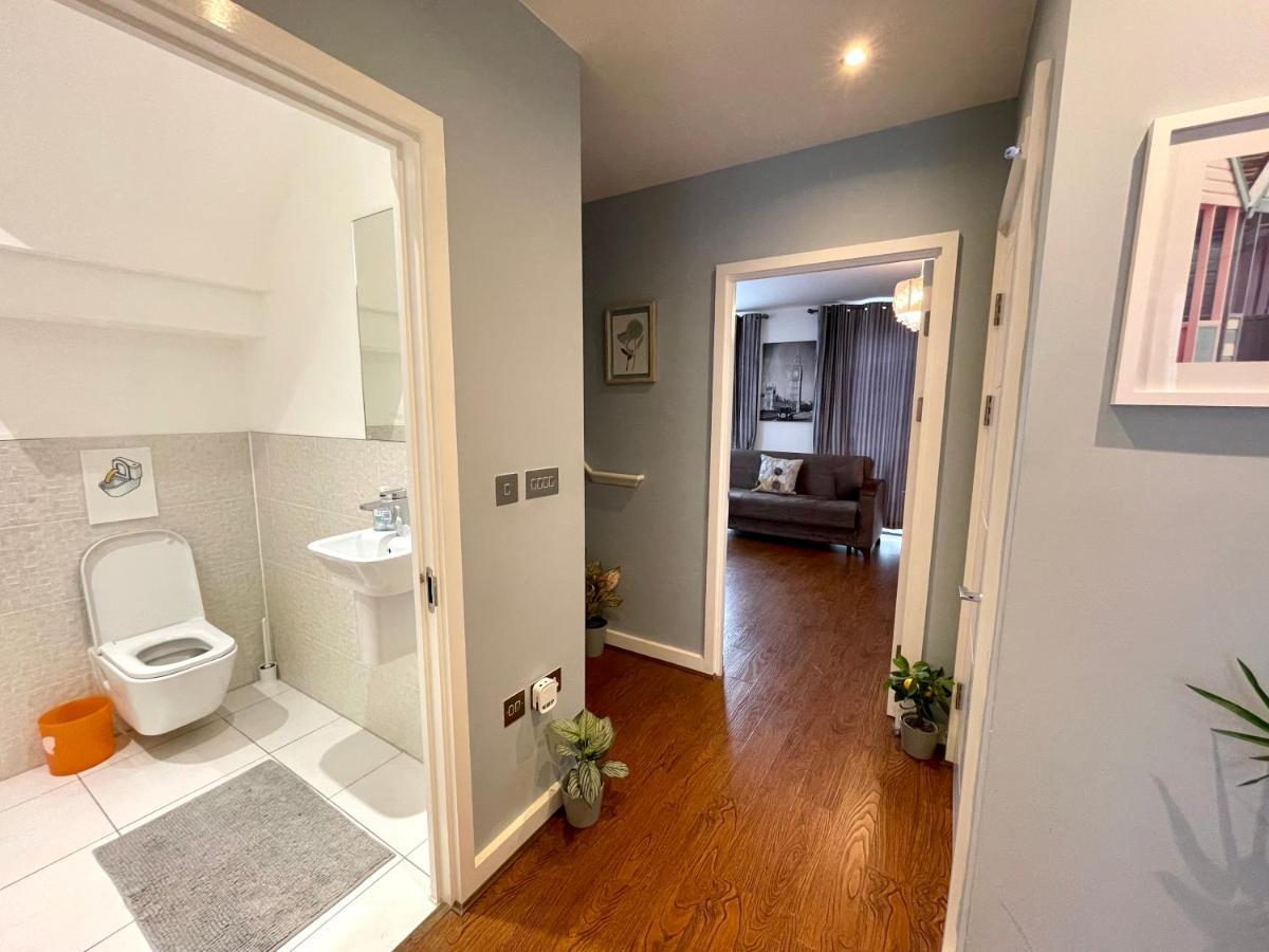 London Stratford Luxury House, 5 Minutes Walk Station, Westfield, 3 Bedrooms 3 Bathrooms, Reception, Garden, Parking Exterior photo