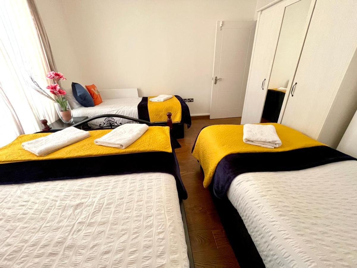 London Stratford Luxury House, 5 Minutes Walk Station, Westfield, 3 Bedrooms 3 Bathrooms, Reception, Garden, Parking Exterior photo