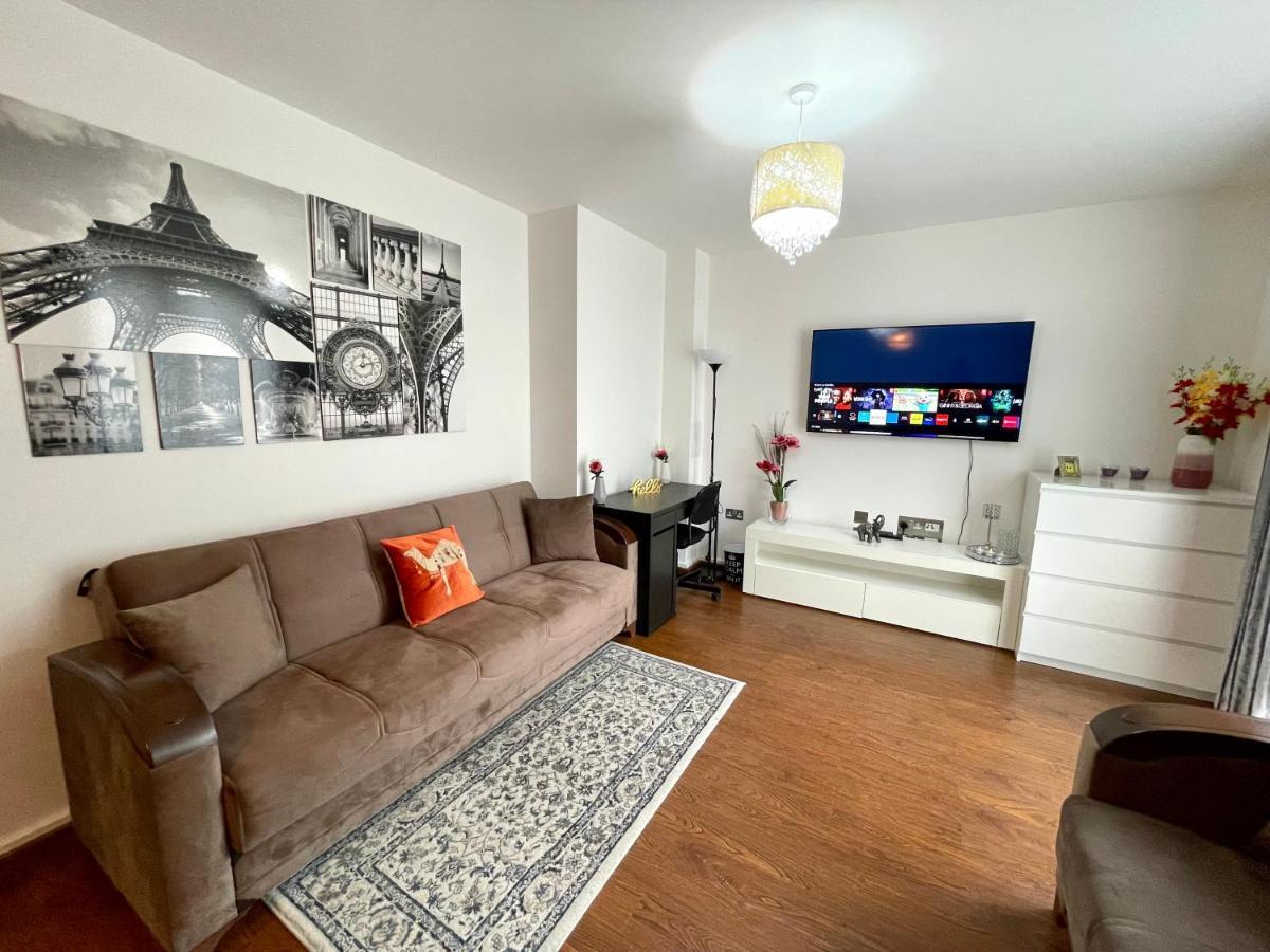 London Stratford Luxury House, 5 Minutes Walk Station, Westfield, 3 Bedrooms 3 Bathrooms, Reception, Garden, Parking Exterior photo